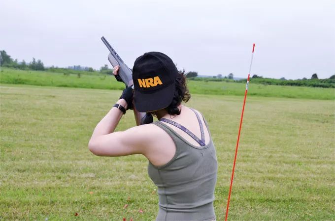 芝加哥华人以枪会友年度聚会打飞碟视频