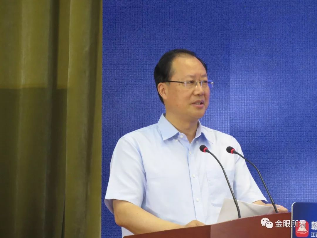 江西省常务副省长毛伟明和蚂蚁金服副总裁杨鹏先后在主场会议上致辞.