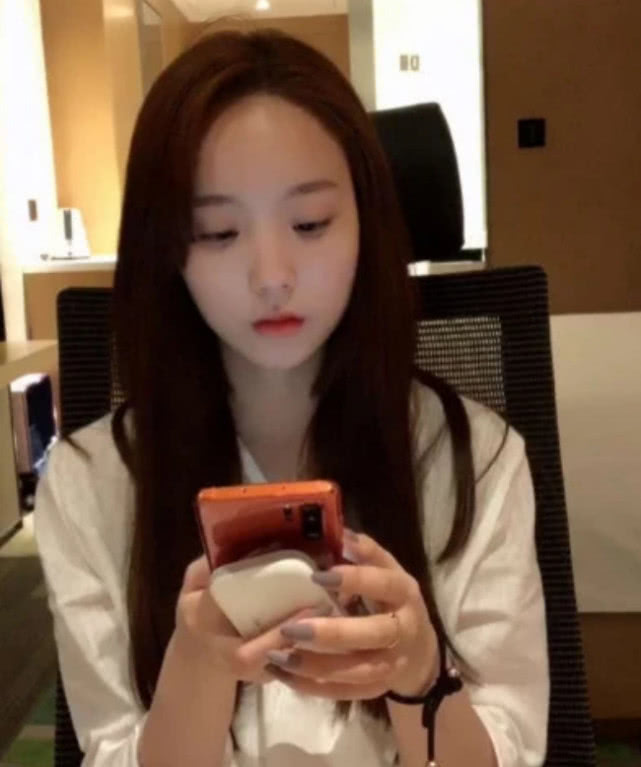 原创斗鱼颜值区一姐真的刚为粉丝节卖车又买房结果舒服了