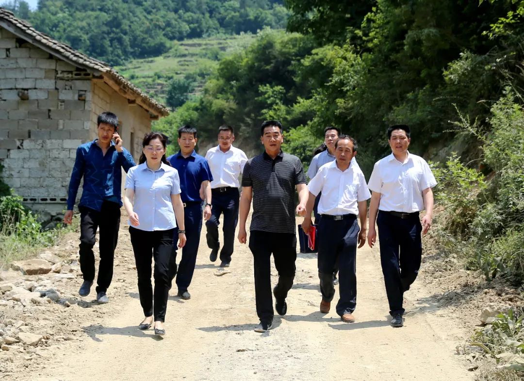 精准帮扶暖人心——湖北十堰农商银行纪委书记胡艺,副行长刘玉山一行