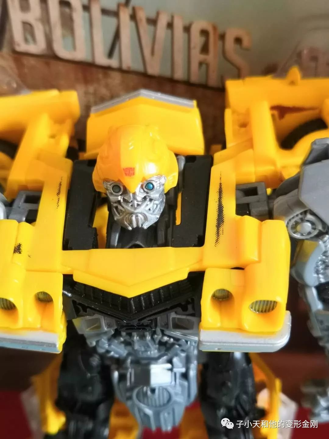 【评玩具】子小天:movie杨测评《变形金刚 ss27 d级旧化大黄蜂,背部有