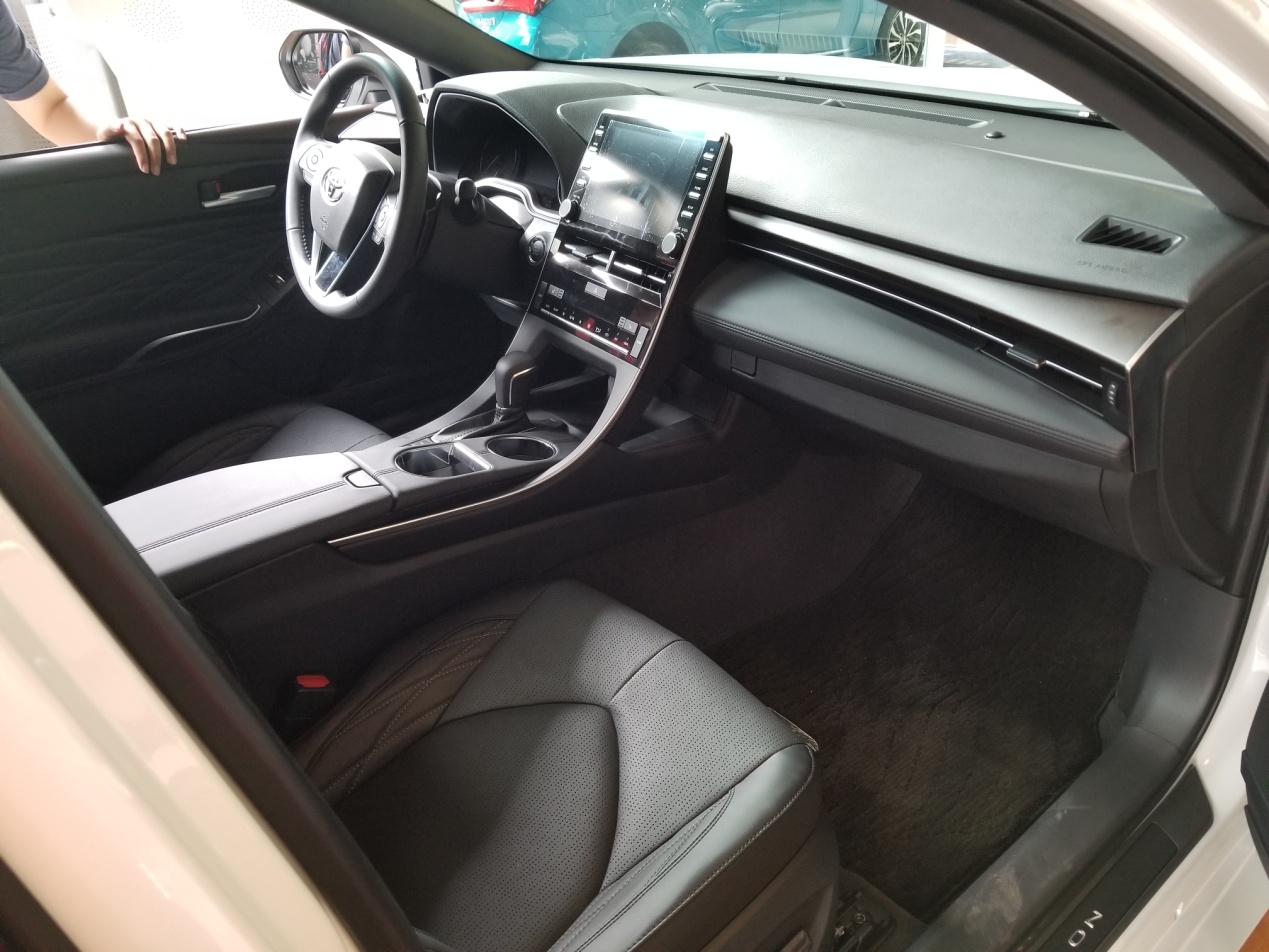 欣赏亚洲龙被它外观内饰气质所吸引了