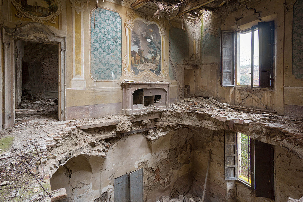 探访欧洲废弃豪宅被大自然改造成凄美景观