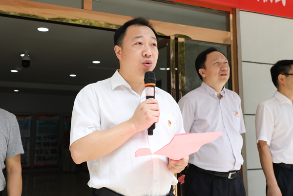 王风雷在揭牌仪式上致辞王风雷,卢剑旺,郑德俊,黄修勇,廖济煊出席揭牌