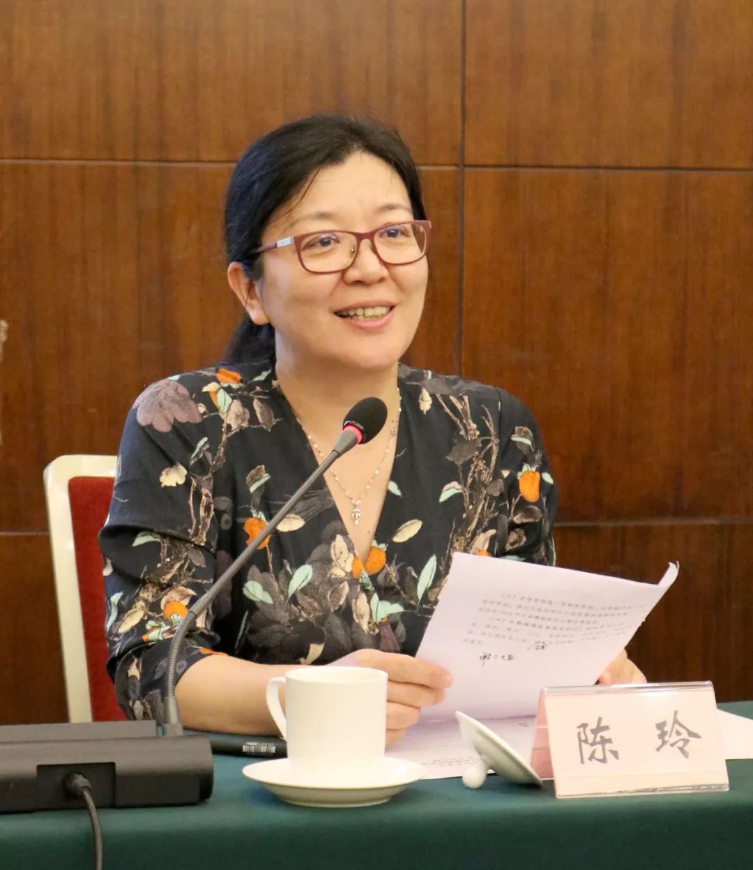 乐山市文化广播电视和旅游局党组成员机关党委书记陈玲介绍大赛筹备
