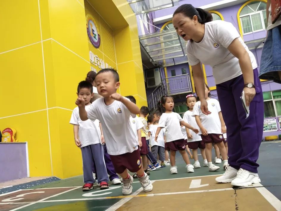 不畏风雨61扬帆起航iec迎宾幼儿园防雷雨防台风演练