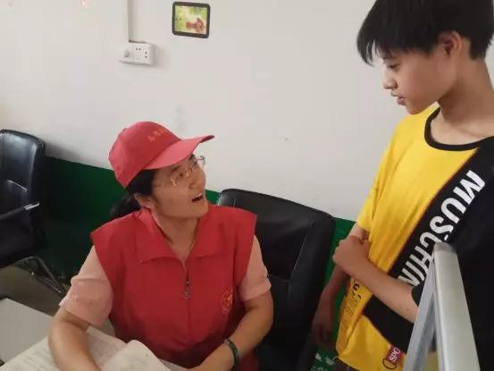 邓州市城区二小开展关爱留守儿童进城务工随迁子女志愿服务活动