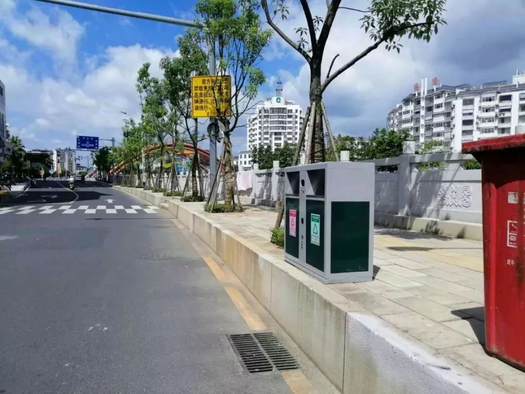 武平县委文明办在城区部分主次干道新增了自创公益广告,政府路,中心街