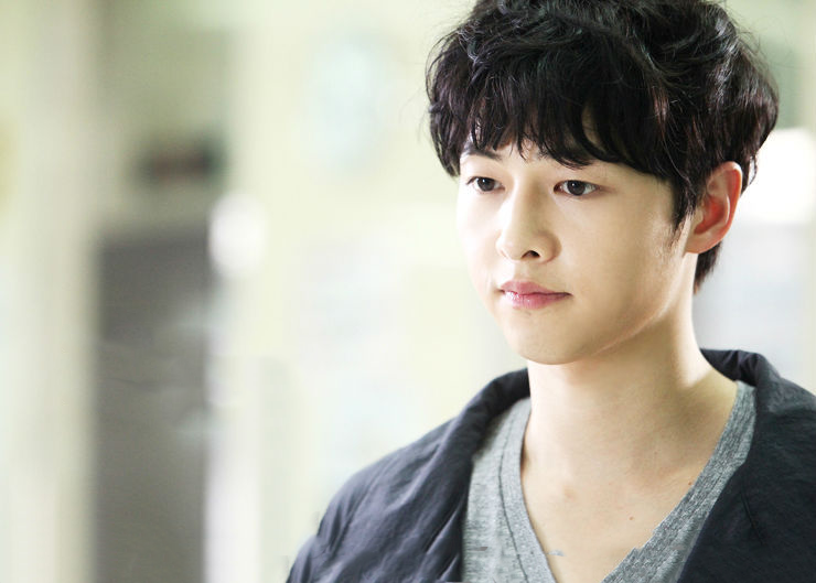 2008年宋仲基在电影《霜花店》中跑