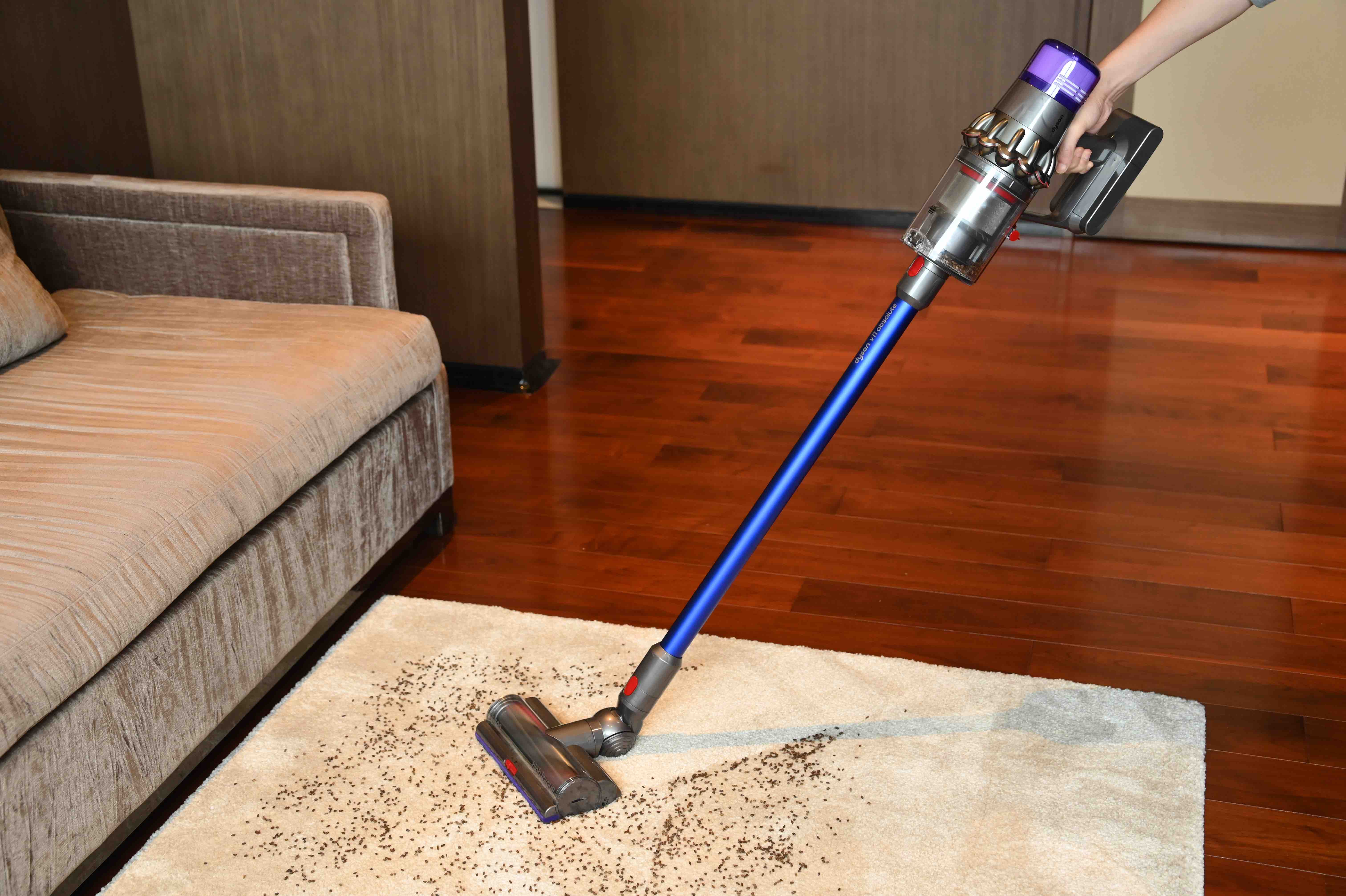 智能感应 自动调适 深度清洁 戴森v11 智能无绳吸尘器助你轻松完成