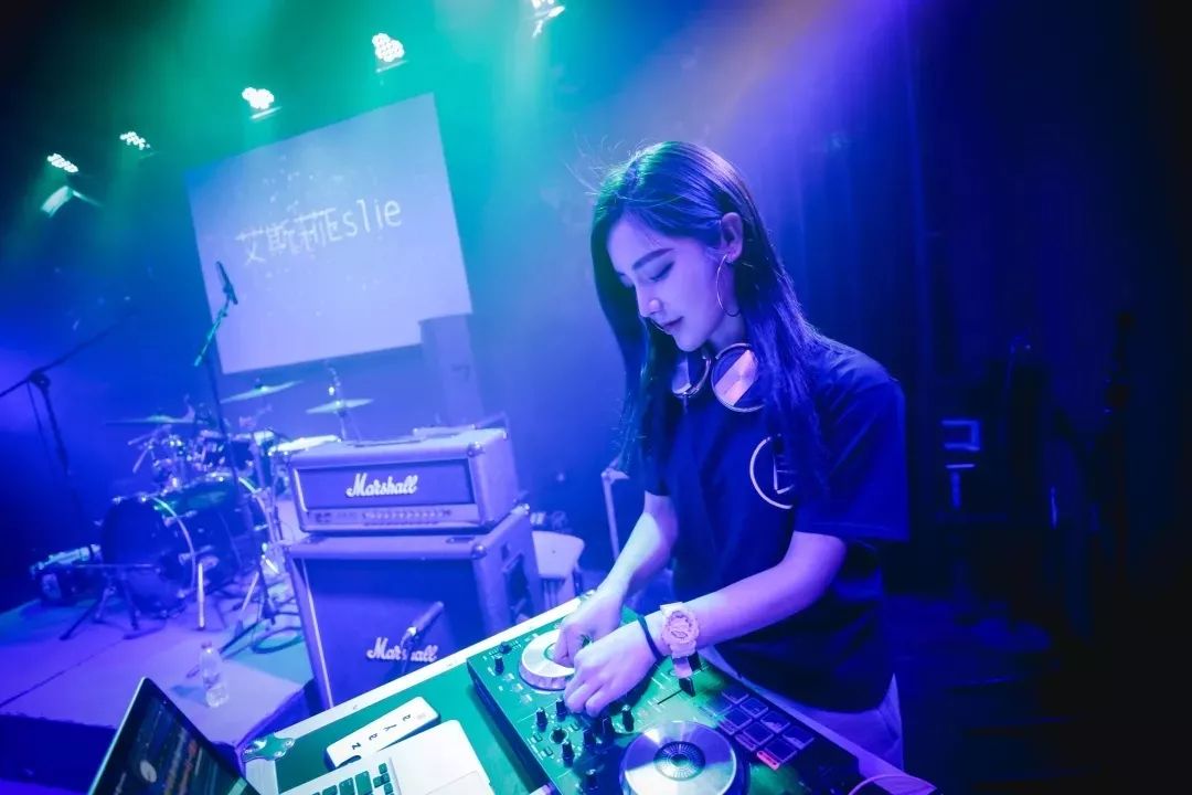 可盐可甜的女孩谁能拒绝20190629甜美外表下的酷女孩djzaya