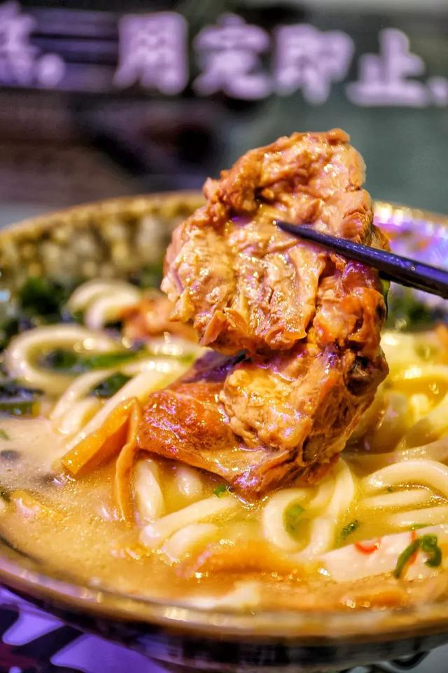 诱人十足的叉烧乌冬面,叉烧块大到怀疑人生!