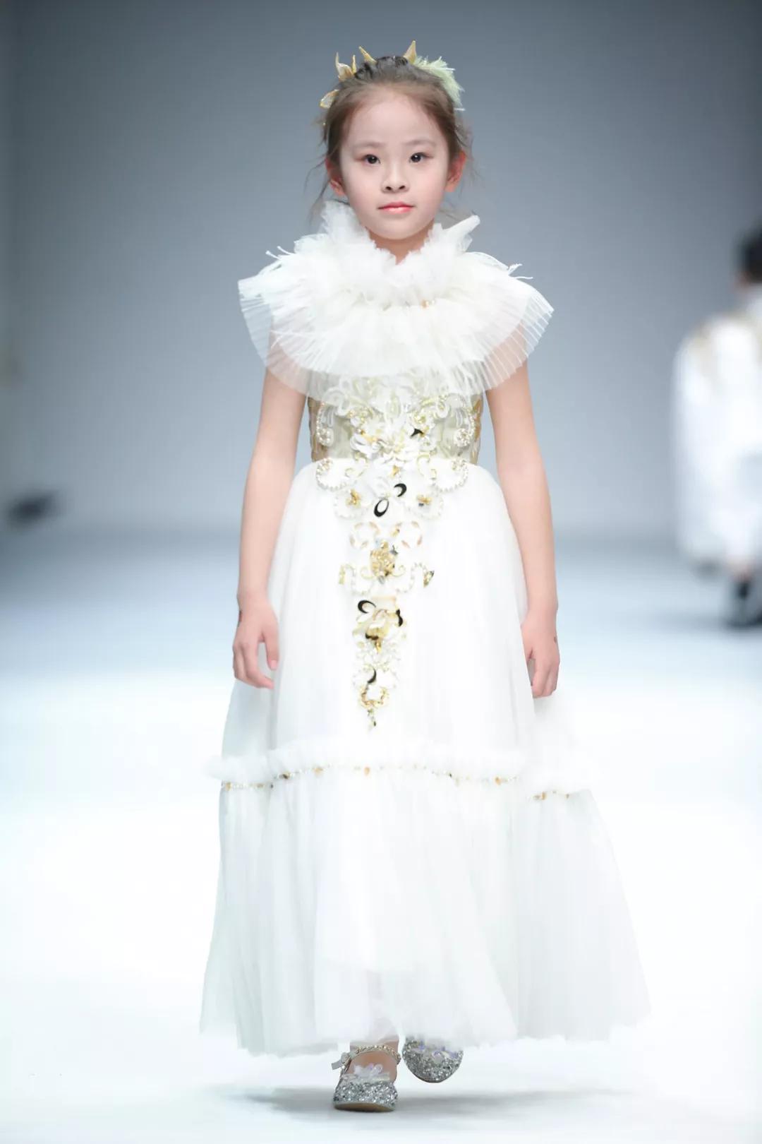 上海时装周aizilinlin2019秋冬童装发布秀