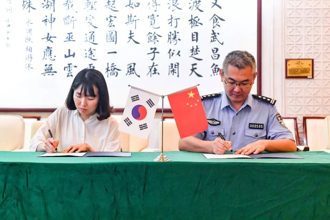 韩国籍红通逃犯金某移交韩方, 由韩国警察厅押解组押解回国