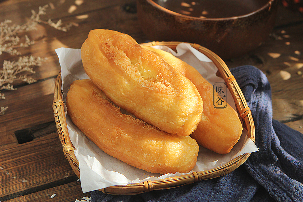 它被称为广式茶点油器三宝之一松软咸香比油条还好吃