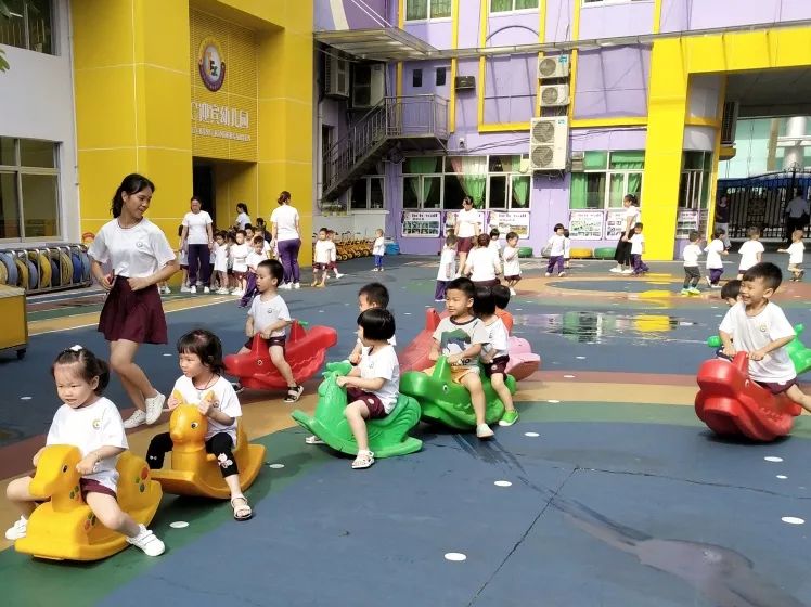 不畏风雨61扬帆起航iec迎宾幼儿园防雷雨防台风演练