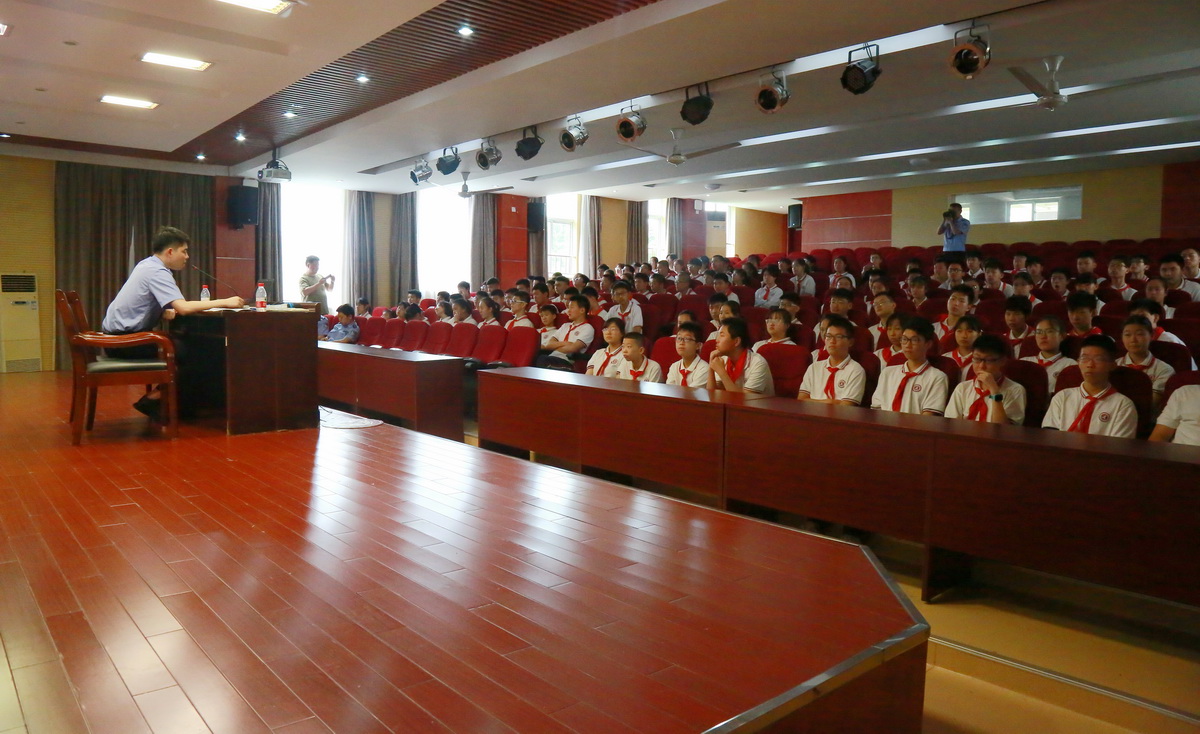 拒绝毒品共享阳光新杨中学禁毒教育讲座