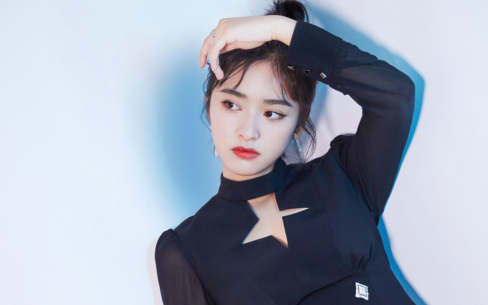 沈月时尚写真,清新可爱,俏皮幽默!