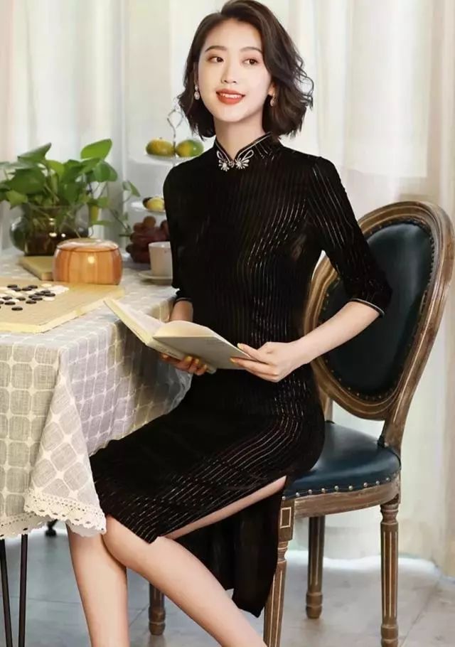 盛夏最美丝绒旗袍内敛大气很显贵族风范