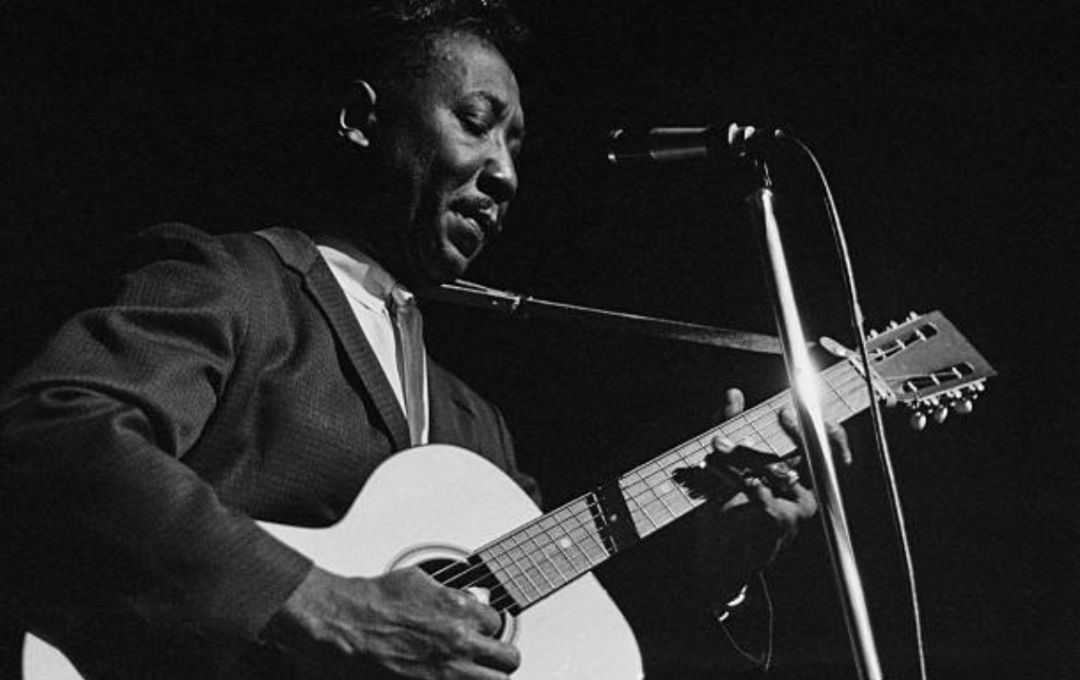 穆迪·沃特斯(muddy waters)时间到了1945年.