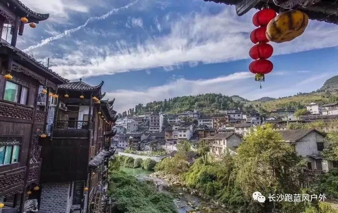 7月67日湘西網紅打卡芙蓉鎮坐龍峽紅石林酉水畫廊二日遊