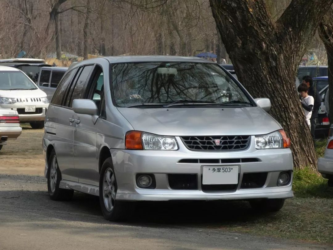 大概是突然开窍,到了第三代,日产在prairie liberty引入highway star