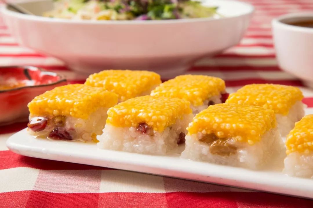 发酵足够72小时软糯糕体,吃之前一定要蘸桂花酱才够味!