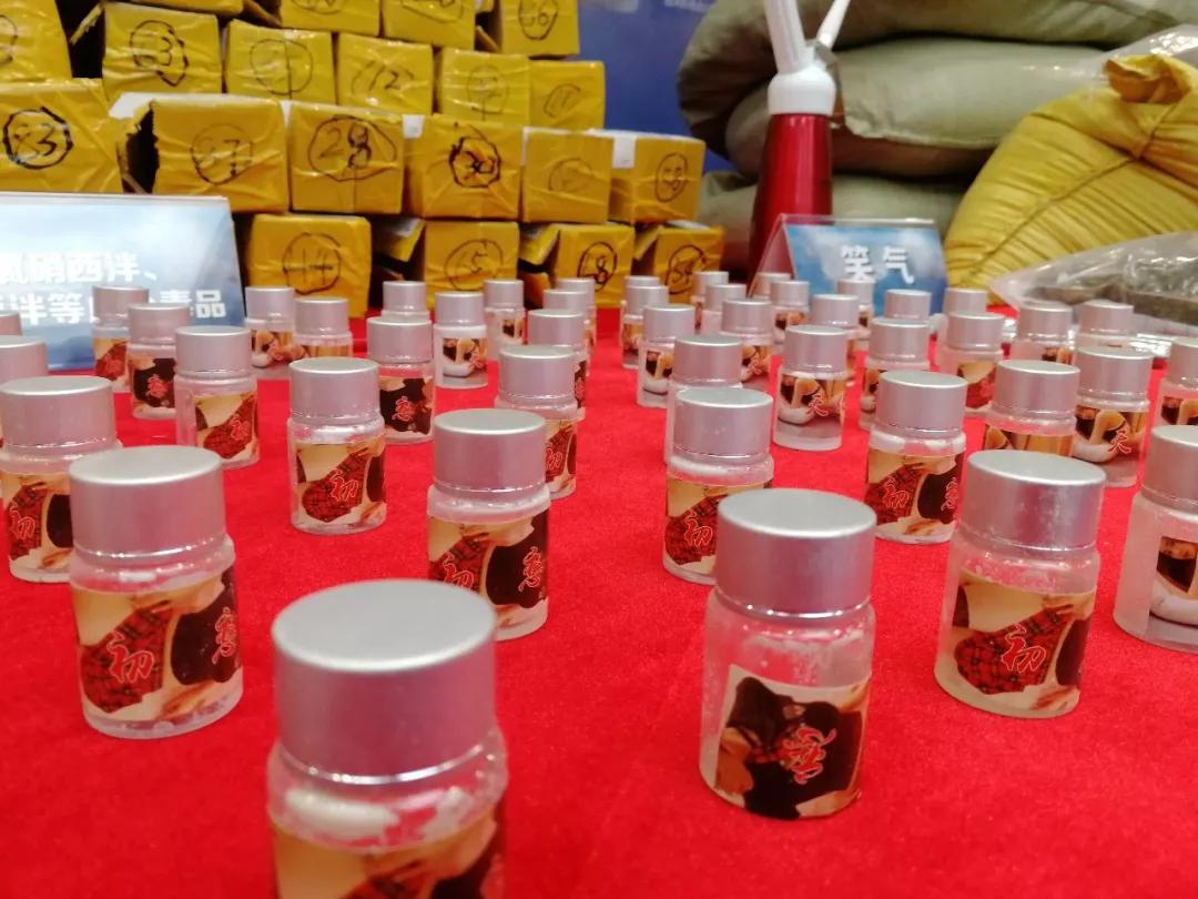 在网上商城招揽买家,将含有氯硝西泮,劳拉西泮等国家二类精神管制药品