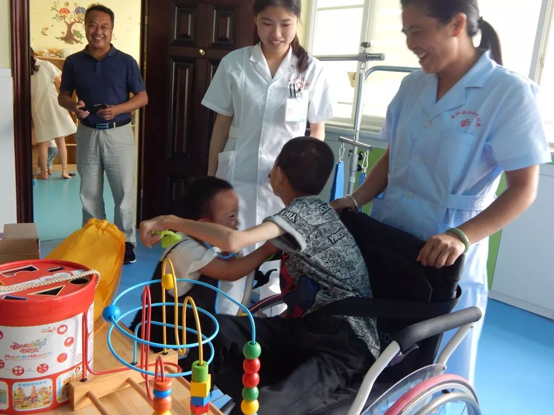 会员风采民政部儿童福利司司长郭玉强一行到泰和县社会福利院调研儿童