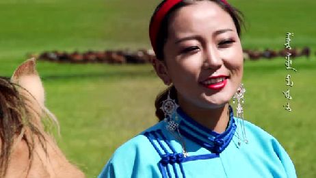 美女演绎漂亮的蒙古马唯美的画面太漂亮了