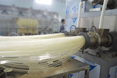 新型米线生产线颠覆传统米线的生产工艺-搜狐大视野-搜狐新闻