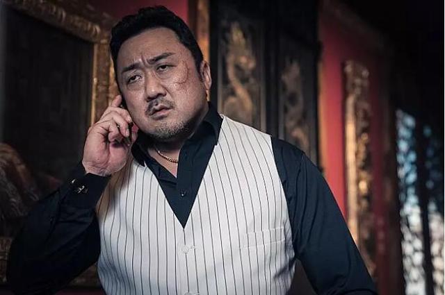马东锡饰演黑帮大佬,联合警察,一正一邪共同缉拿连环杀人犯!