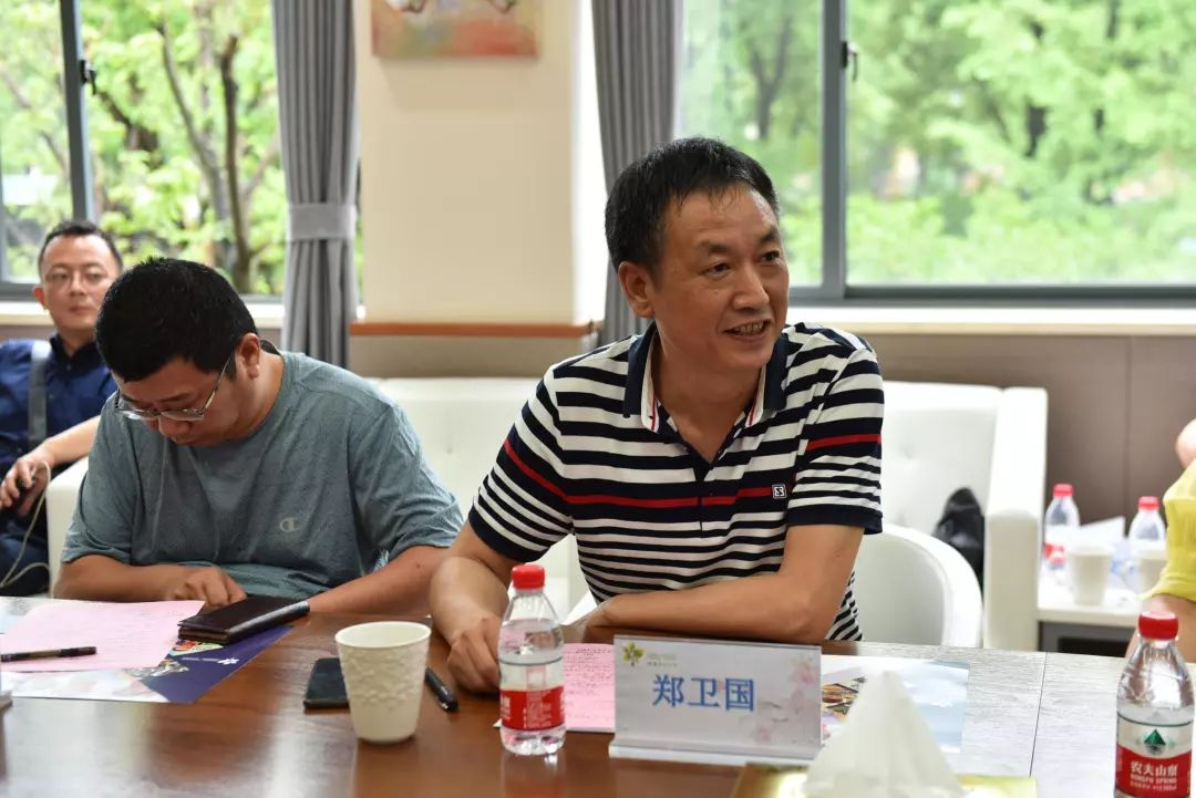 做法与取得的良好成效,并勉励在场的老师在体育教学研究方面继续努力