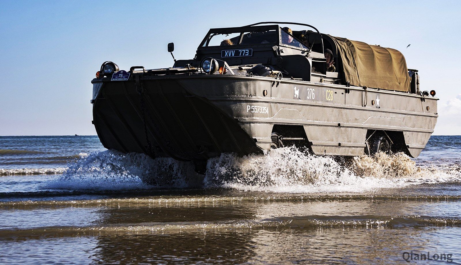 纪念诺曼底登陆75周年活动在欧洲举行 多款新老装备纷纷登场亮相_两栖