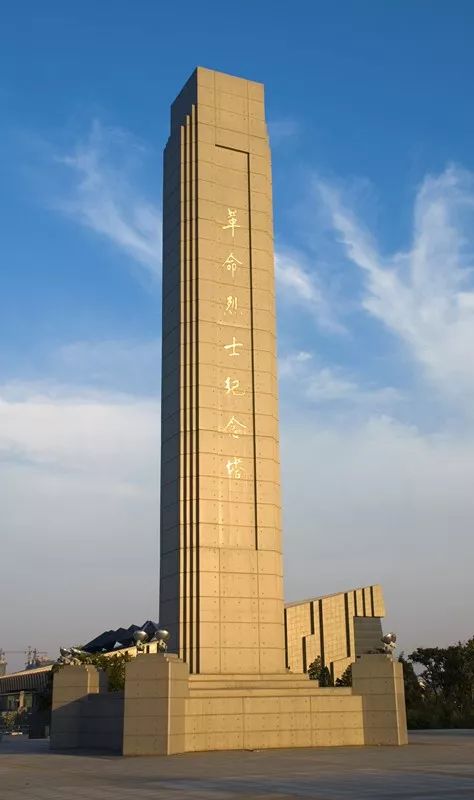 希望各界积极提供资料目前,在泰州市烈士陵园中,有照片的抗日烈士有76