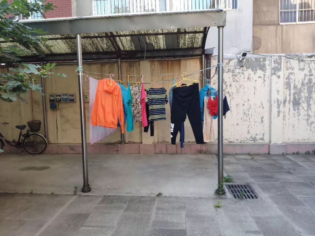 社区出奇招小区晾衣场来上岗