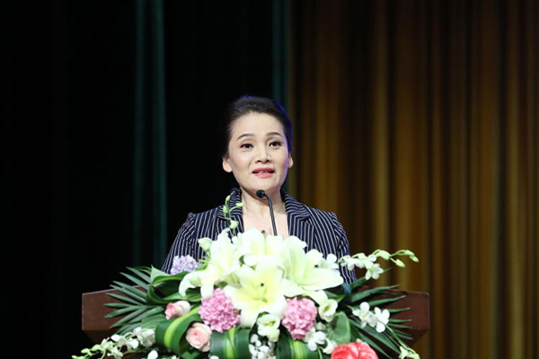 宝山沪剧团团长华雯华雯担任艺术总监参与编导,青年演员挑梁重塑沪剧