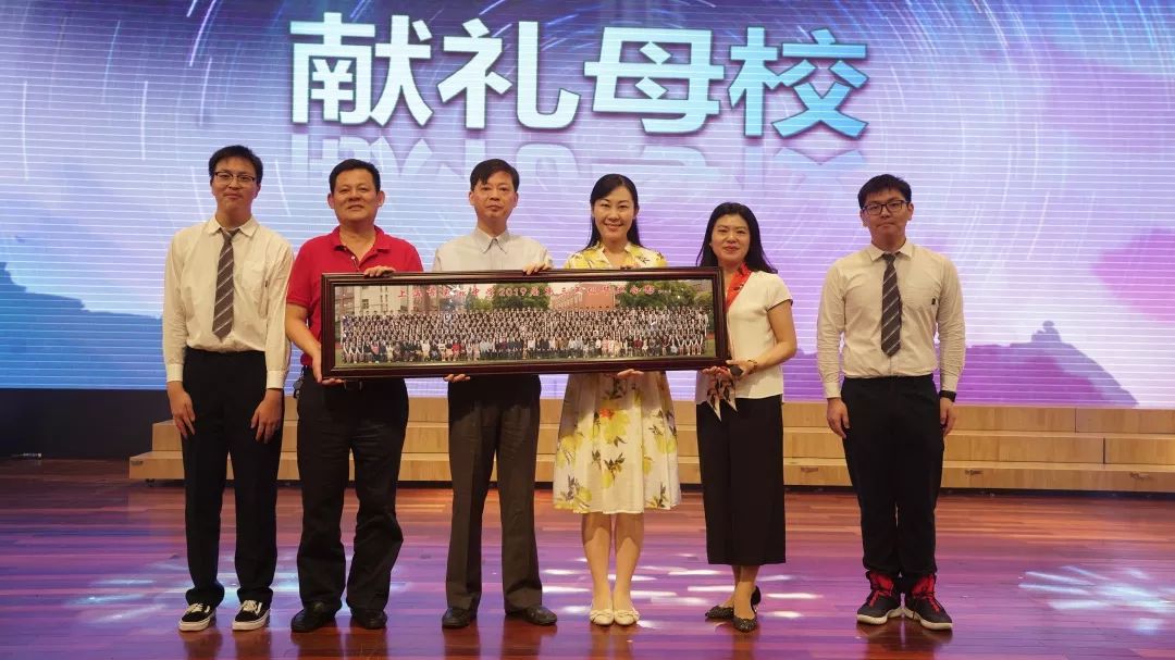 不负韶华青春启航吴淞中学2019届高三毕业典礼暨十八岁成人仪式