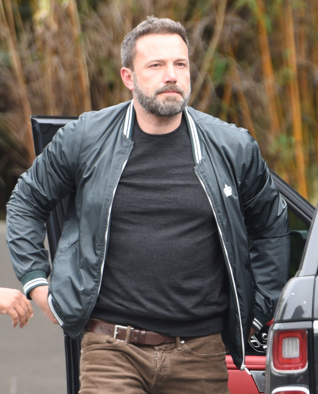 47岁本·阿弗莱克现身街头!息影2年长胖不少,体重快195斤了