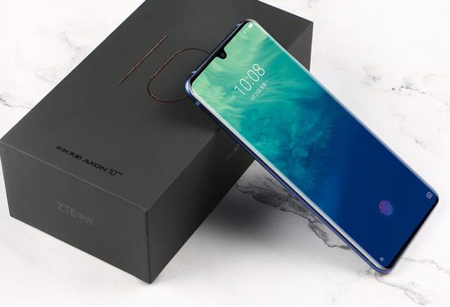 后置三摄,分别是4800万的三星gm1,2000万像素的超广角,以及800万像素