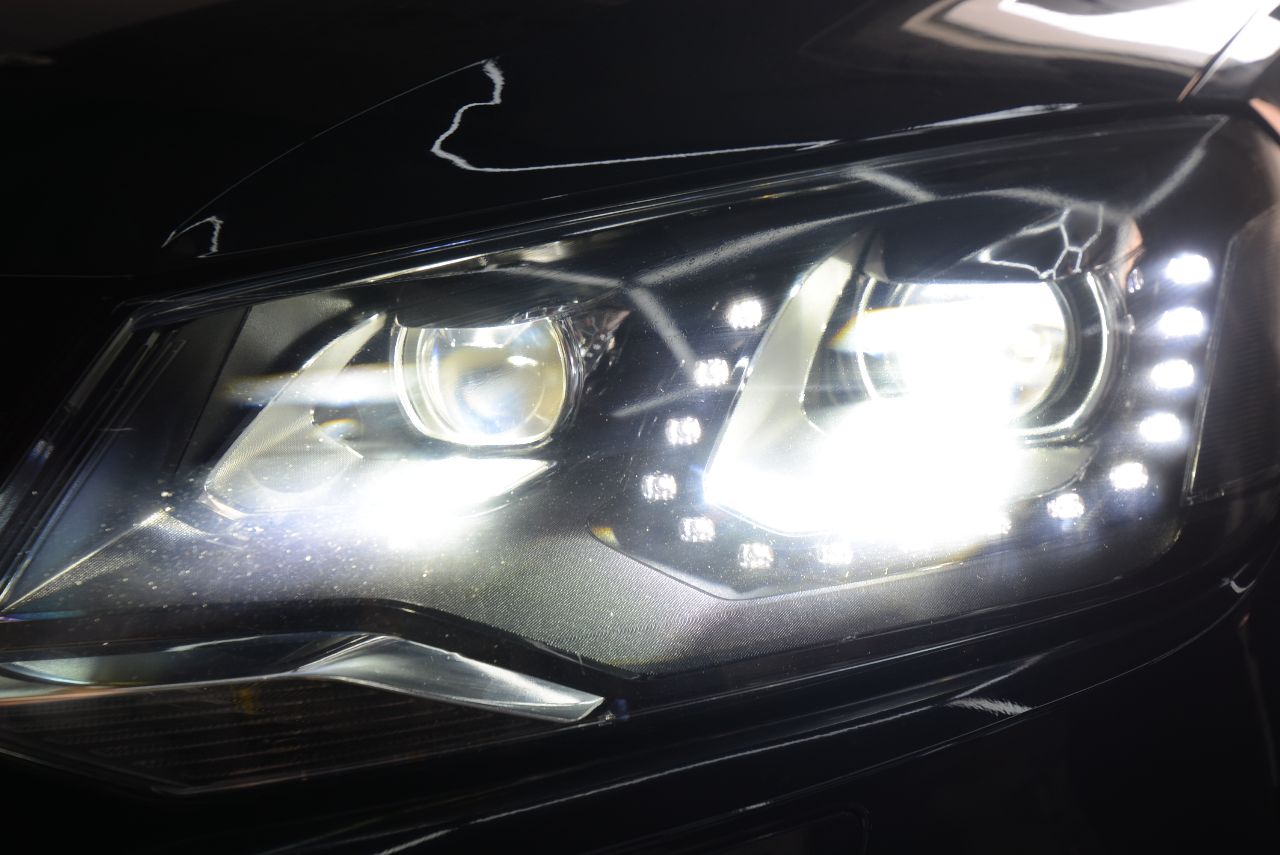 湖南首例老款大众途锐大灯总成改装升级格界四透镜led实现四近四远