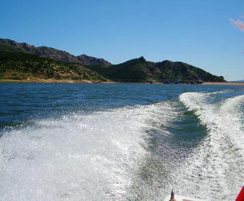 静静流淌的老哈河数不尽的两岸故事