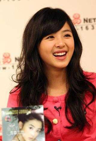 唐艺昕早期和何洁撞脸,张若昀早年"炫腹"照不输杨幂袁姗姗