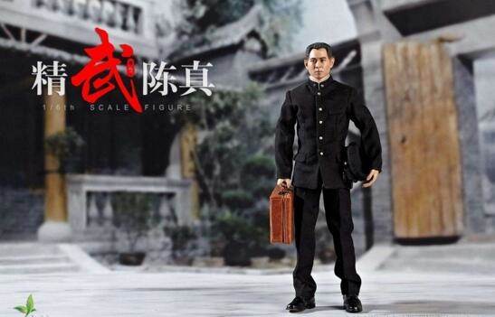 再次演十分重要的角色陈真,他的戏服与李连杰版陈真差不多,都是中山装