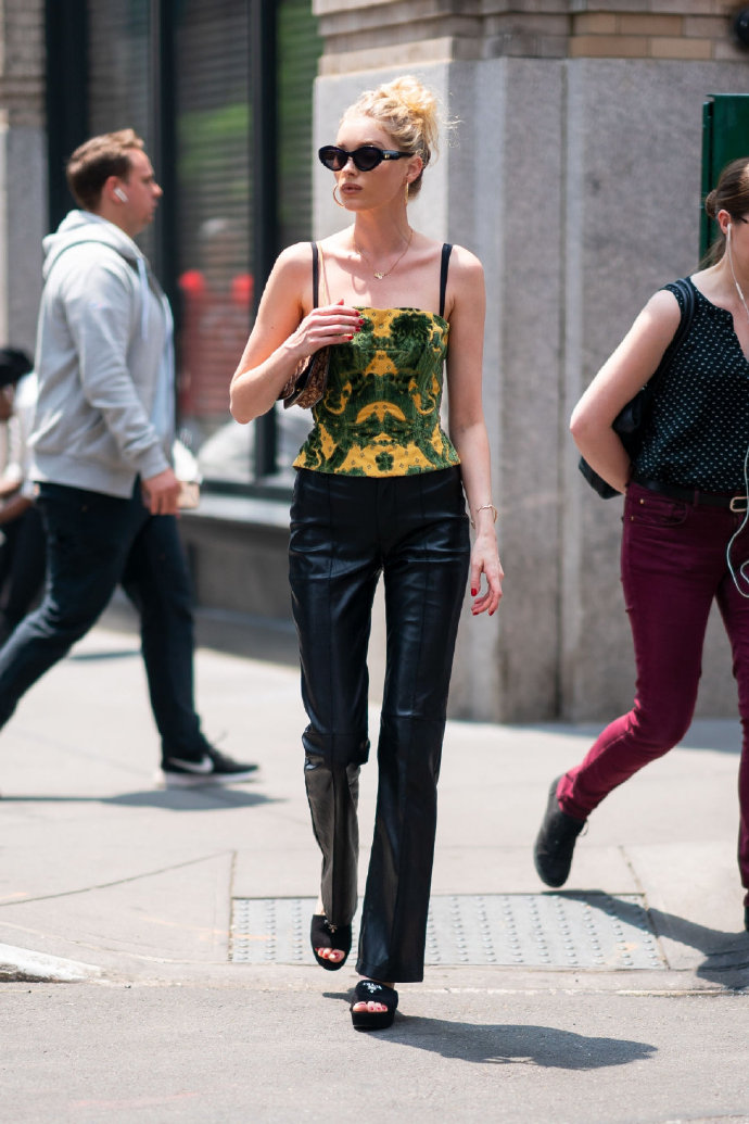 复古小姐姐 elsa hosk 在纽约出街的一组大片