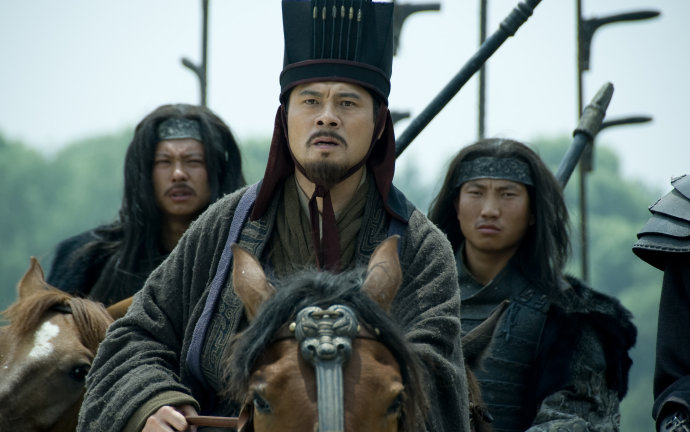 三国被低估的谋士之一,找了个活宝队友,最终玩崩了_陈公台