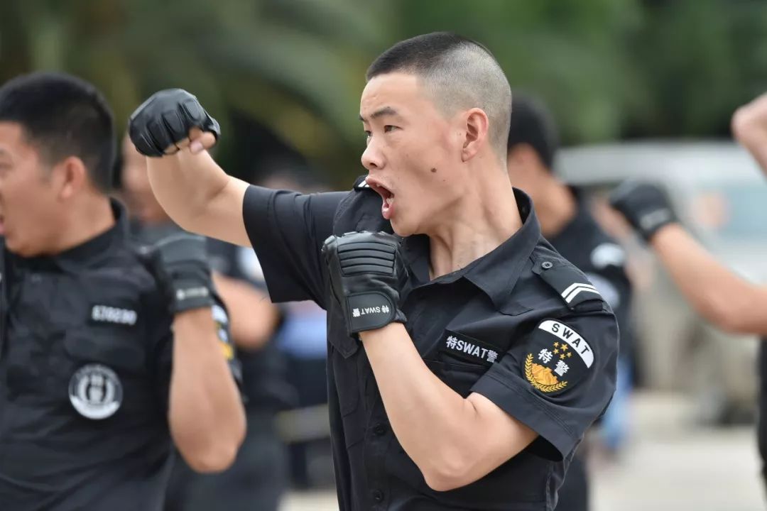 帅昭通十一县市区巡特警高颜质亮相巧家