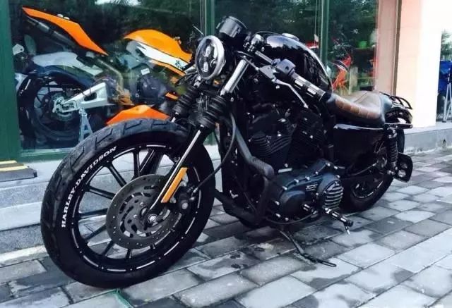 哈雷入门街车硬汉883国内售价不到十万