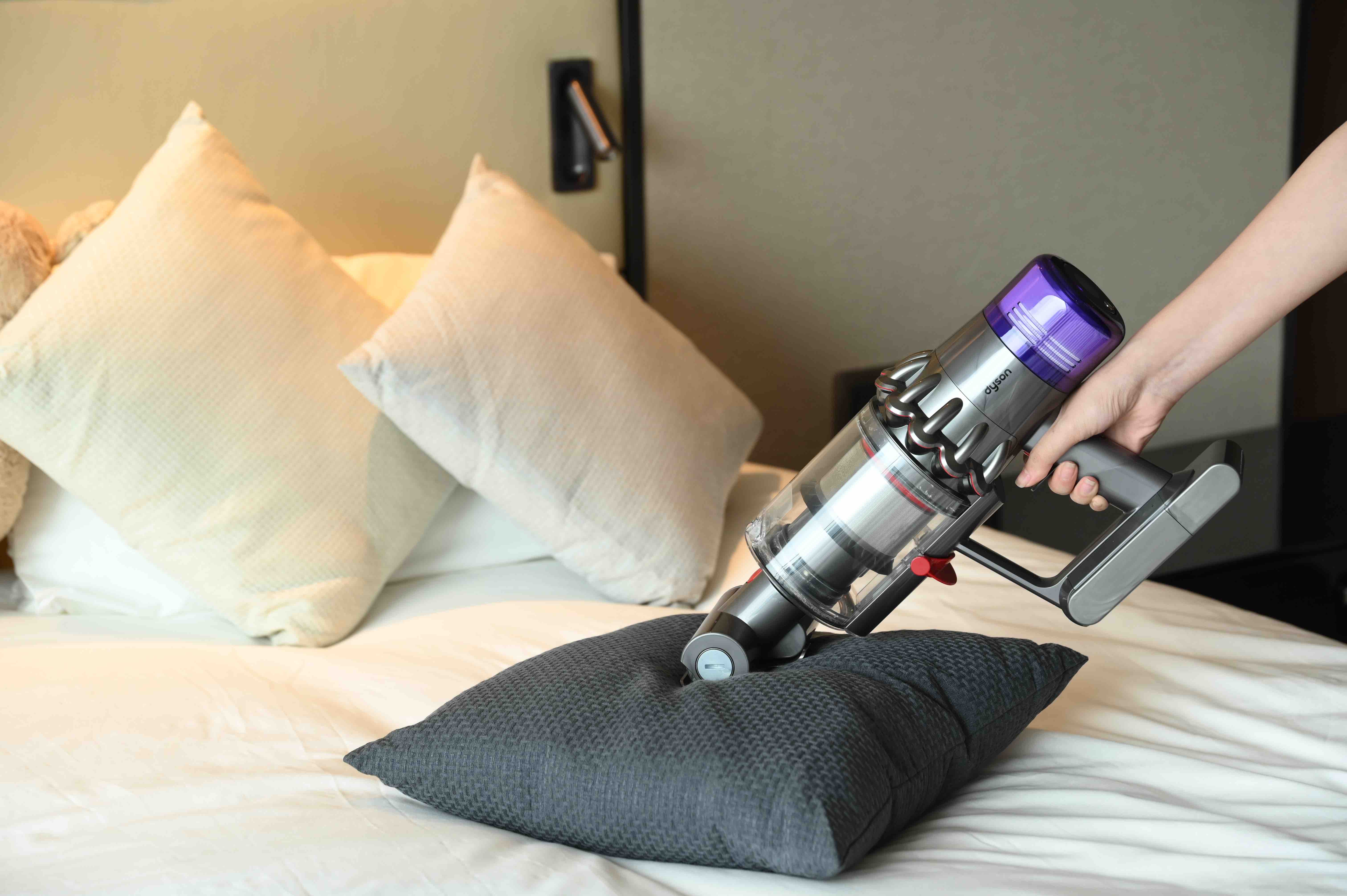 智能感应 自动调适 深度清洁 戴森v11 智能无绳吸尘器助你轻松完成