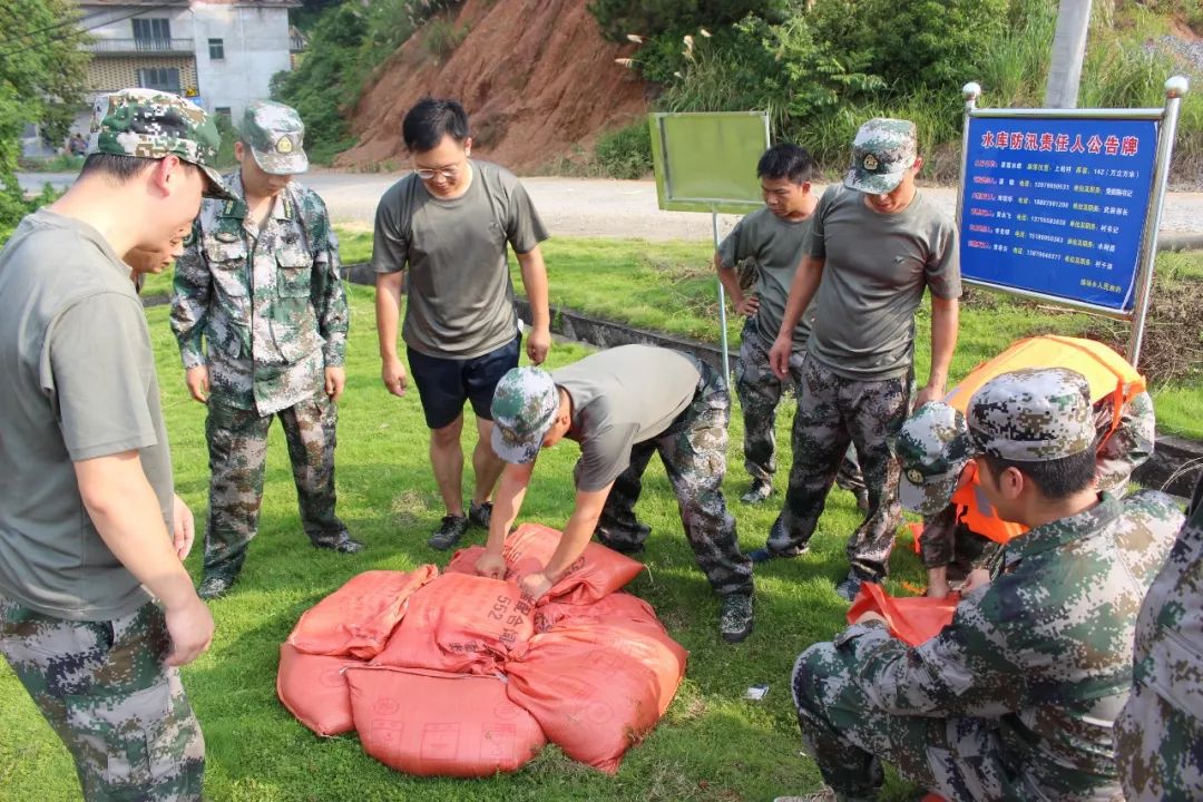 操场乡组织民兵开展防汛应急演练